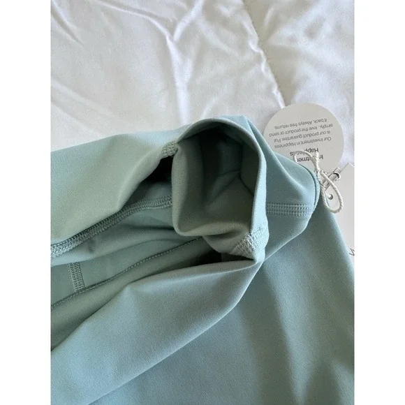 New Vuori AllTheForm Legging Size Medium Sea Spray Blue Stretchy Workout NWT - Picture 8 of 10